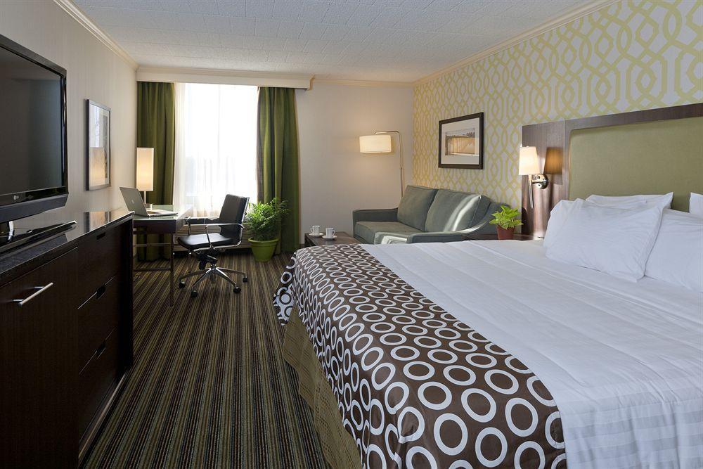 Best Western Premier The Central Hotel & Conference Center Harrisburg Room photo