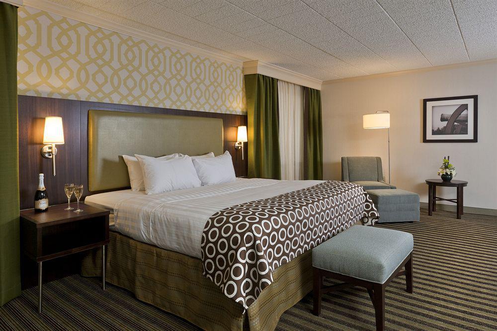 Best Western Premier The Central Hotel & Conference Center Harrisburg Room photo